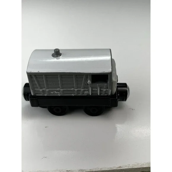 Thomas & Friends Take n Play TOAD Brakevan Diecast Train 2013 - Picture 6 of 6